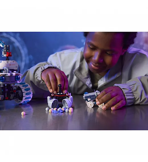 Kocke Technic Lunarno vesoljsko vozilo rover Lunar Outpost 42211 Lego