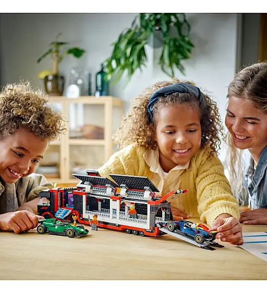 Lego® City 60445 Tovornjak F1® z dirkalnikoma F1® RB20 in AMR24 Lego