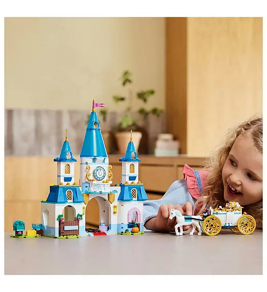 Lego® Disney Princess™ 43275 Pepelkin grad in kočija s konjsko vprego Lego