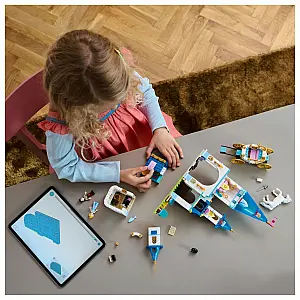 Lego® Disney Princess™ 43275 Pepelkin grad in kočija s konjsko vprego