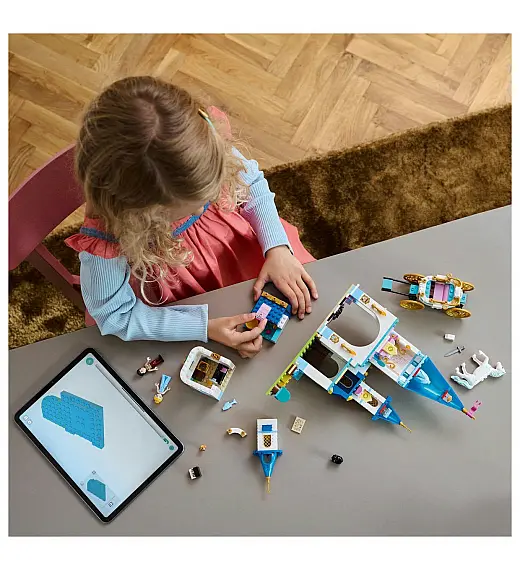 Lego® Disney Princess™ 43275 Pepelkin grad in kočija s konjsko vprego Lego