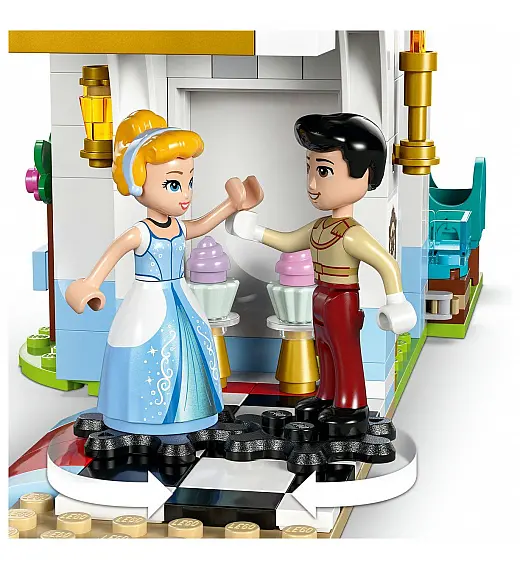 Lego® Disney Princess™ 43275 Pepelkin grad in kočija s konjsko vprego Lego