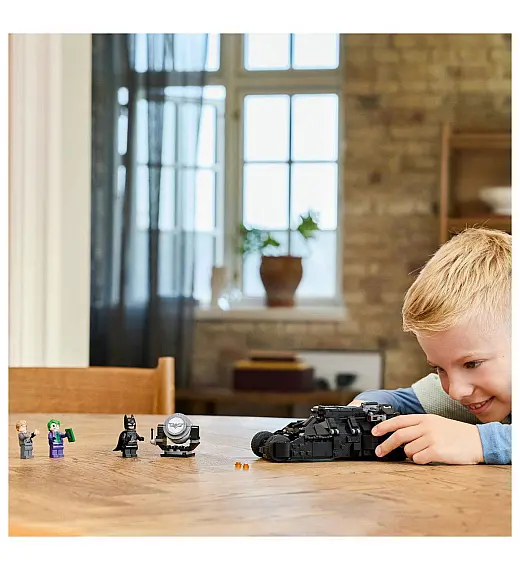 Lego® Super Heroes 76303 Batmanov™ Tumbler proti Two Faceu™ in Jokerju™ Lego