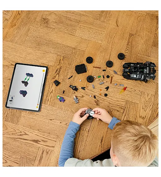 Lego® Super Heroes 76303 Batmanov™ Tumbler proti Two Faceu™ in Jokerju™ Lego