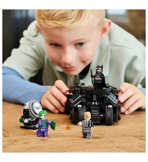 Lego® Super Heroes 76303 Batmanov™ Tumbler proti Two Faceu™ in Jokerju™ Lego