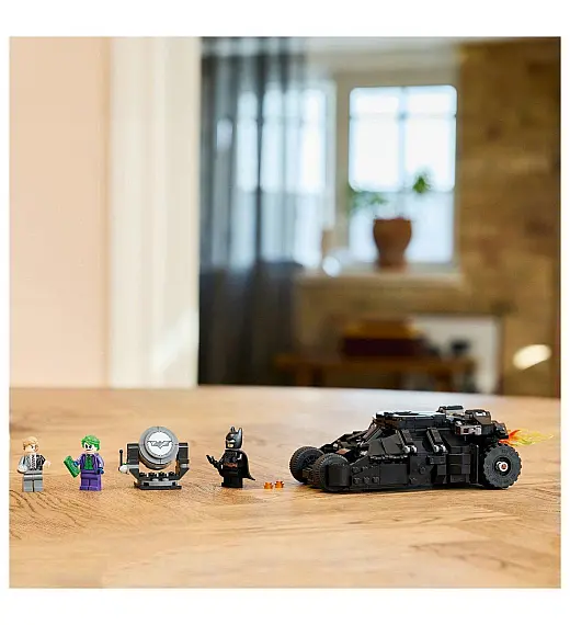 Lego® Super Heroes 76303 Batmanov™ Tumbler proti Two Faceu™ in Jokerju™ Lego