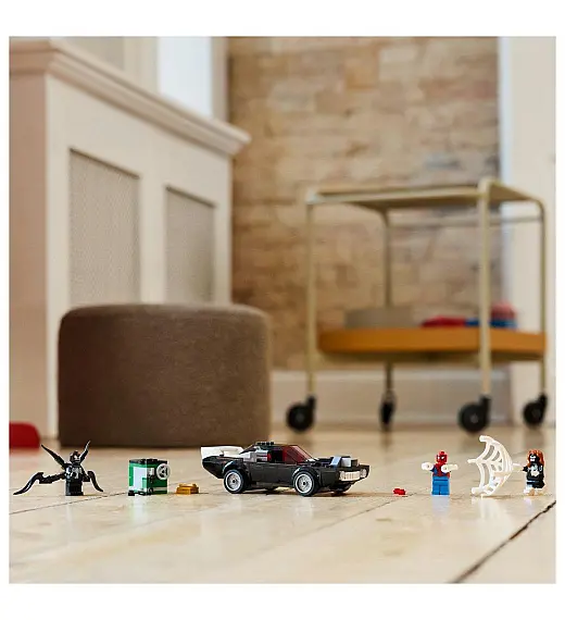Lego® Super Heroes 76309 Spider-Man proti Venomovemu avtu z močnim motorjem Lego