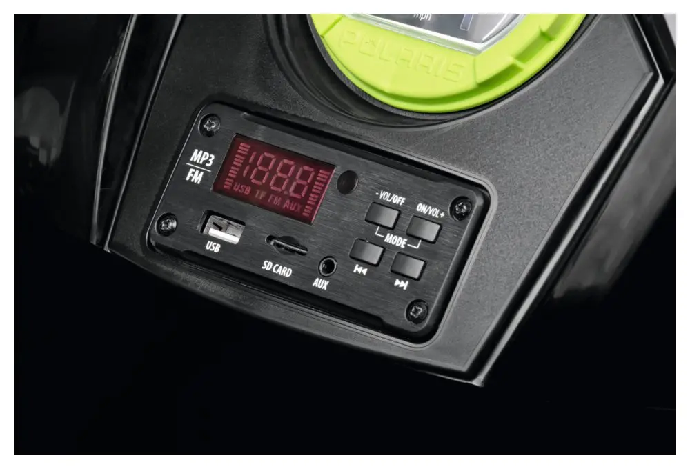 Fm radio za MP3, USB, SD kartico in AUX vhodom