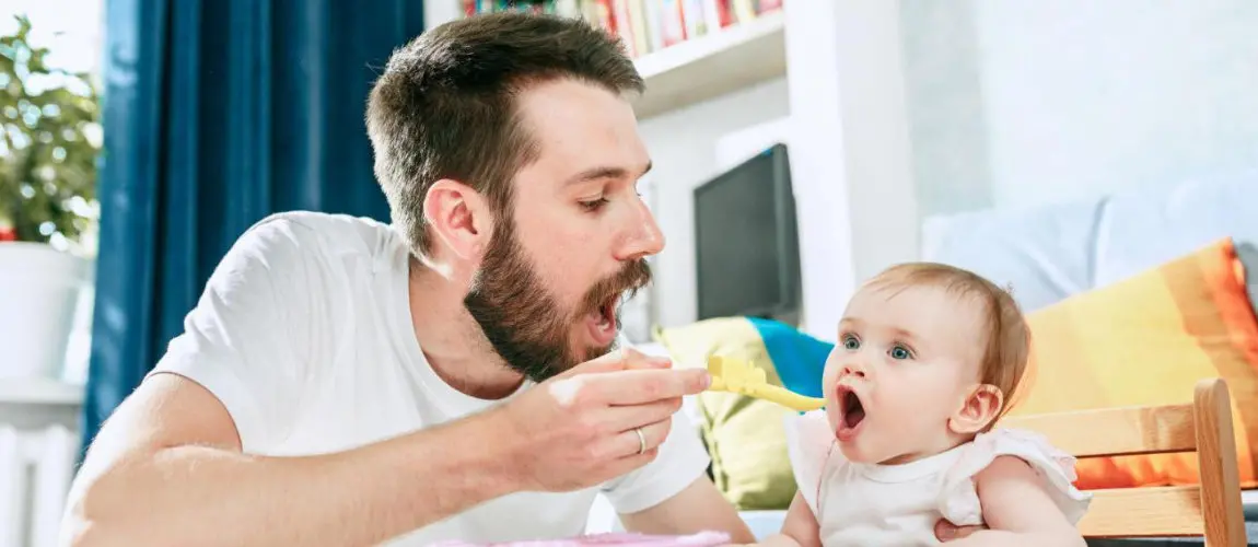 hranjenje otroka z žlico hranjenje otroka z žlico