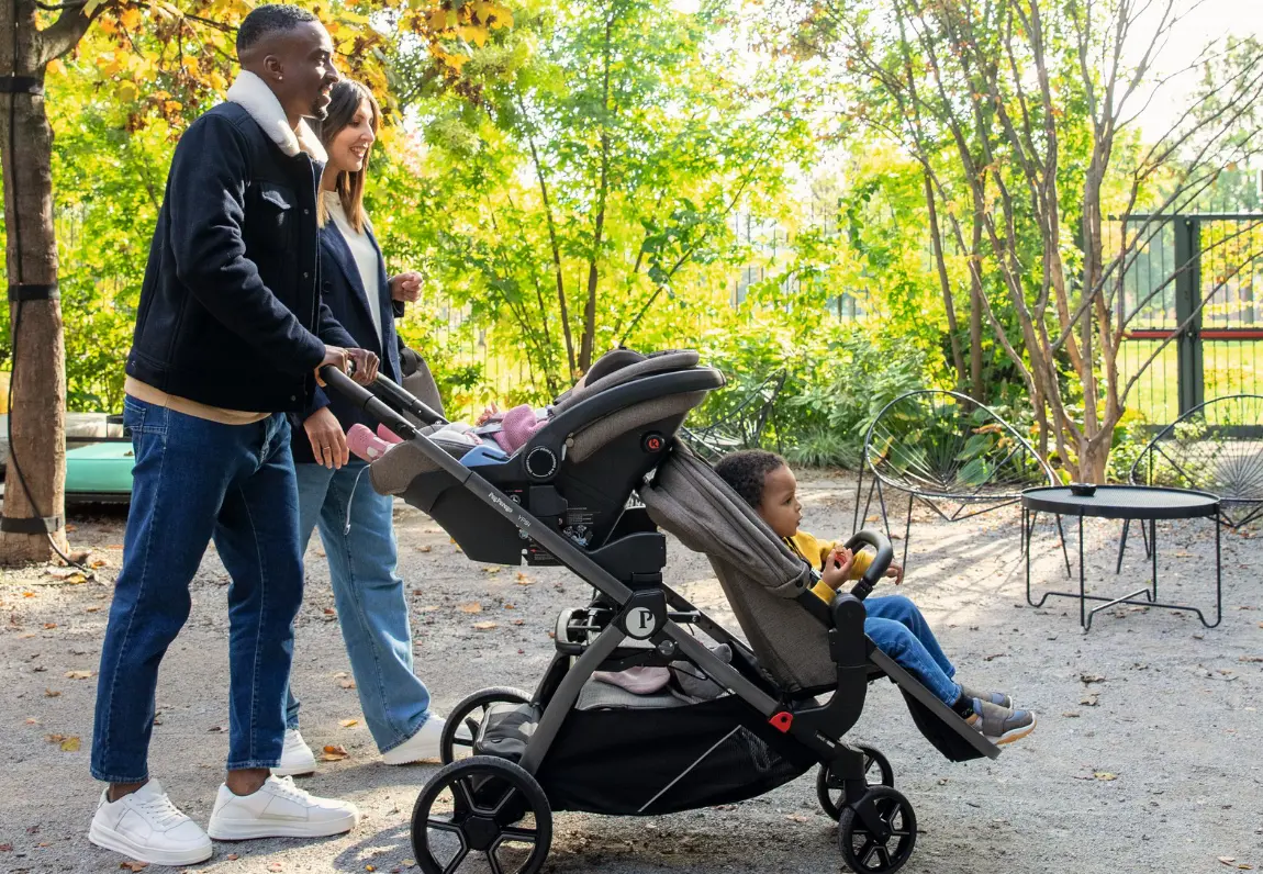 Otroški voziček Peg Perego duet na sprehodu