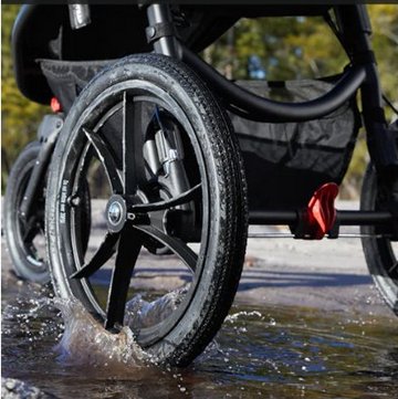 Napihljiva kolesa pri otroškem vozičku