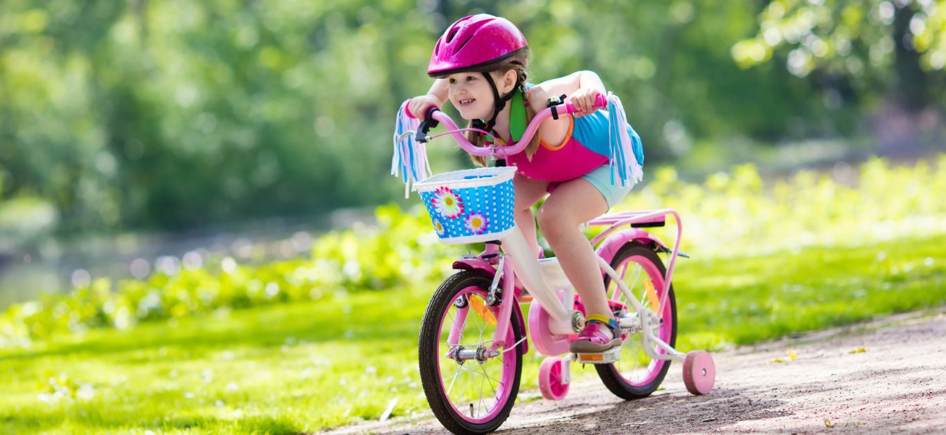 Deklica na kolesu Deklica na kolesu