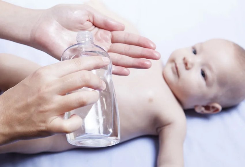 Nega dojenčka in kože po kopanju Nega dojenčka in kože po kopanju