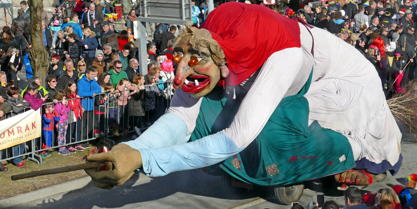 Coprnica Uršula. Foto Primož Hieng