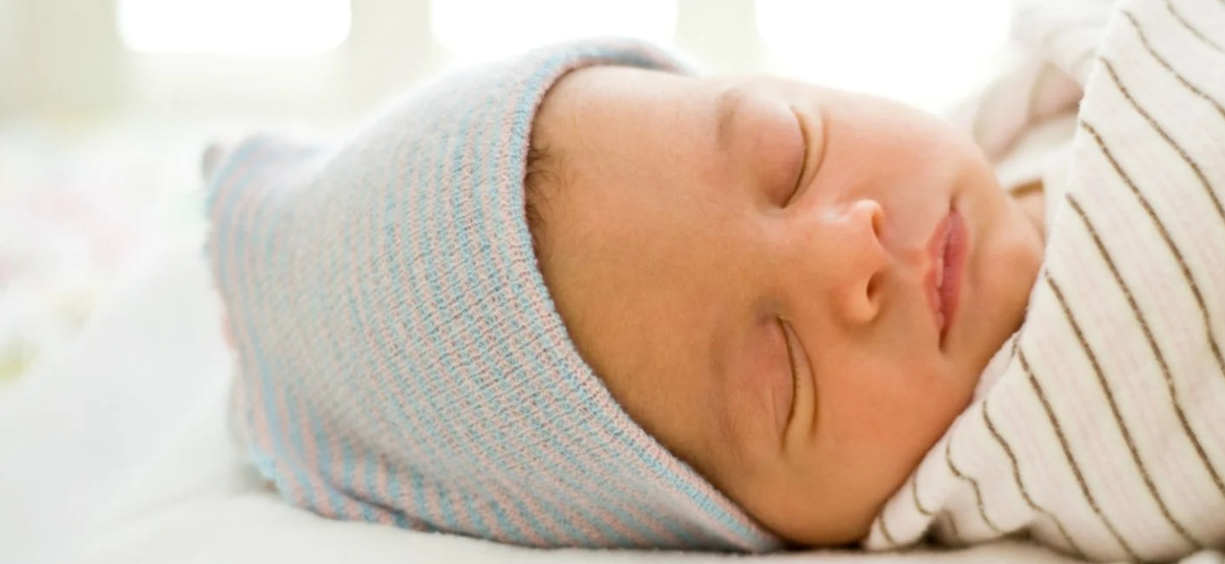 Spanje novorojenčka Spanje novorojenčka