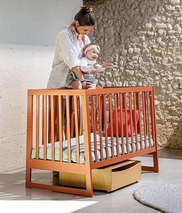 Lesena posteljica Lesena posteljica