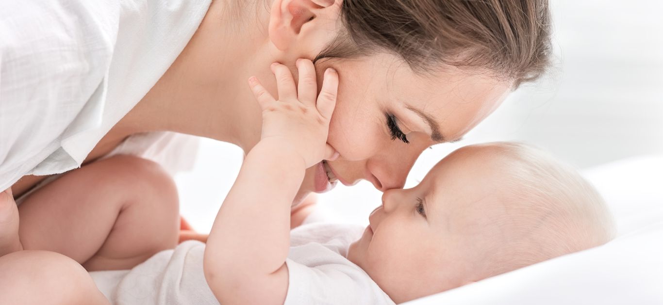 Majka i dijete u dječjem gnijezdu