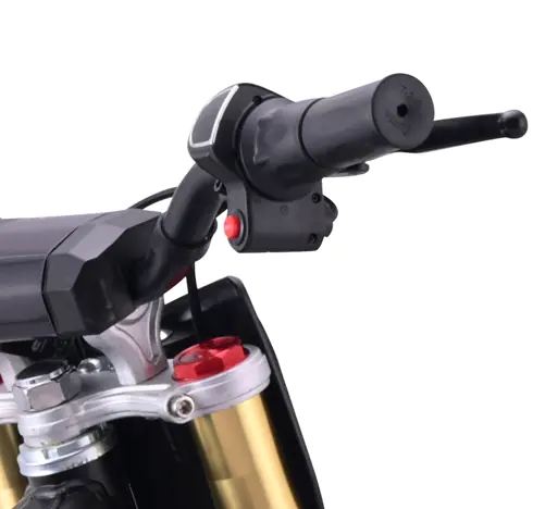 Regulator hitrosti z ojačanimi vilicami in krmilom