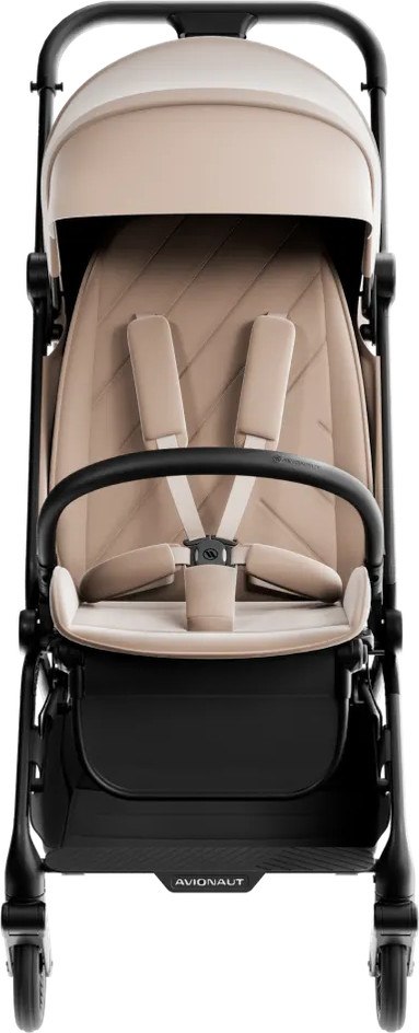 Avionaut Airby Beige pogled od spredaj z varnostnimi pasovi in varovalom