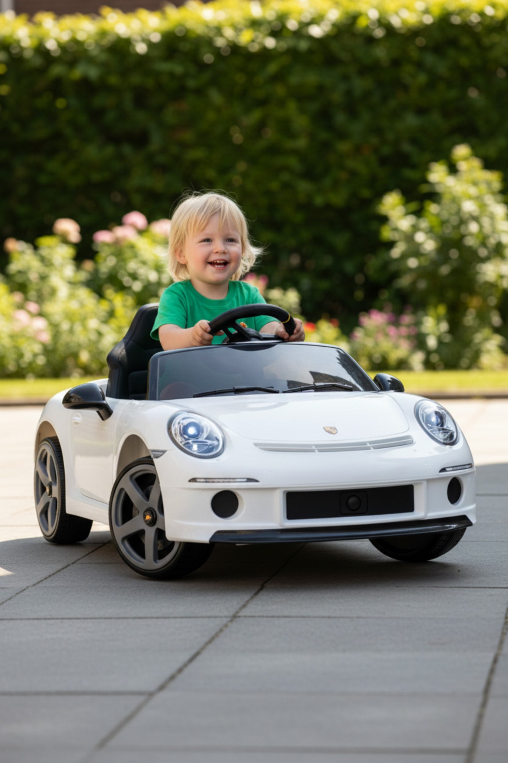 Beli športni avto za otroke RUF GT