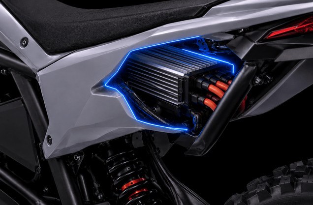 Beneo Motors Venom Plus Grey – pogled na sprednje terensko kolo in električni pogon