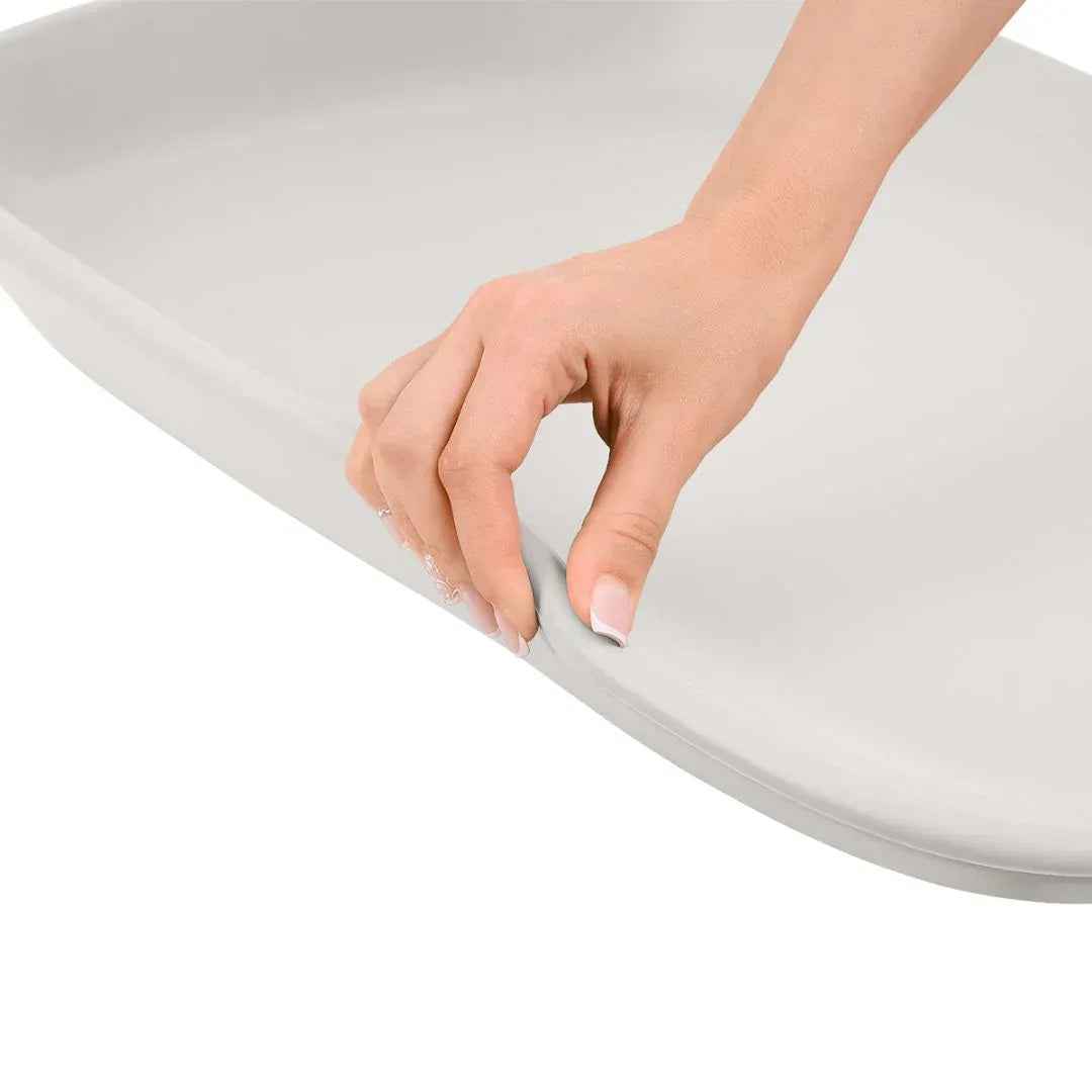 Prikaz mekane strukture EVA pjene podloge za previjanje KikkaBoo Sand